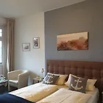 Hotel Schweizerhaus 2*